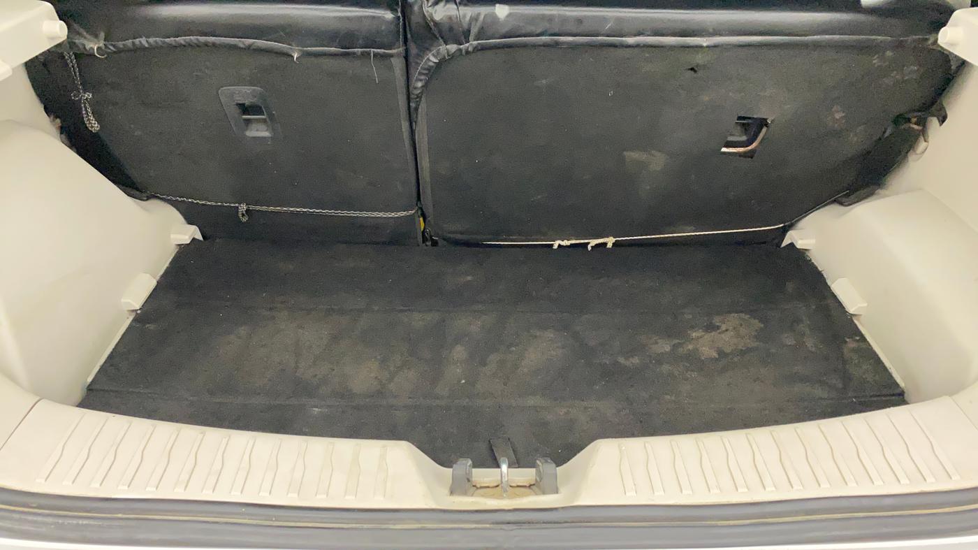 2019 Mahindra XUV300 W8 1.5 DIESEL, CNG, Manual, 71,169 km, Boot Inside