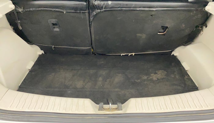 2019 Mahindra XUV300 W8 1.5 DIESEL, Diesel, Manual, 71,169 km, Boot Inside