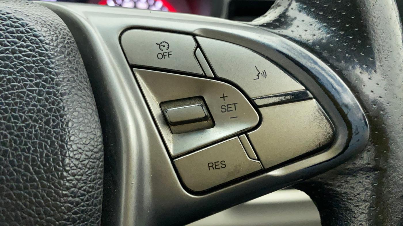 2019 Mahindra XUV300 W8 1.5 DIESEL, CNG, Manual, 71,169 km, Adaptive Cruise Control