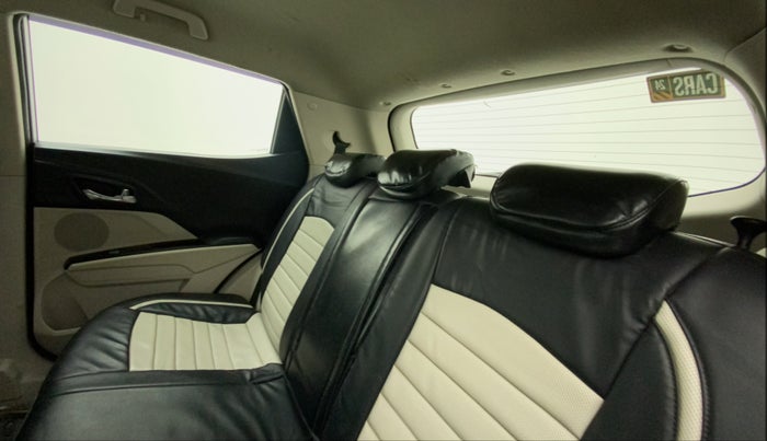 2019 Mahindra XUV300 W8 1.5 DIESEL, Diesel, Manual, 71,169 km, Right Side Rear Door Cabin