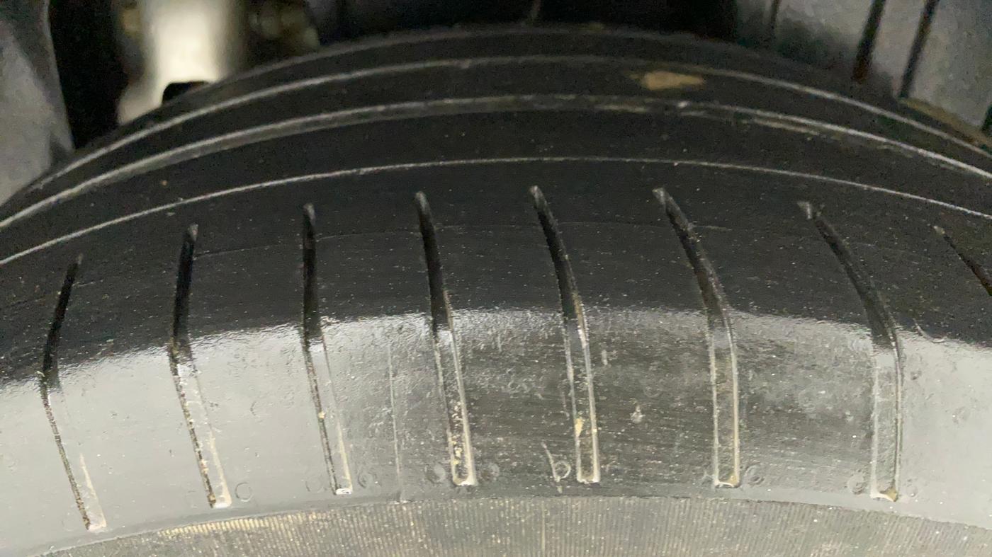 2019 Mahindra XUV300 W8 1.5 DIESEL, CNG, Manual, 71,169 km, Left Rear Tyre Tread