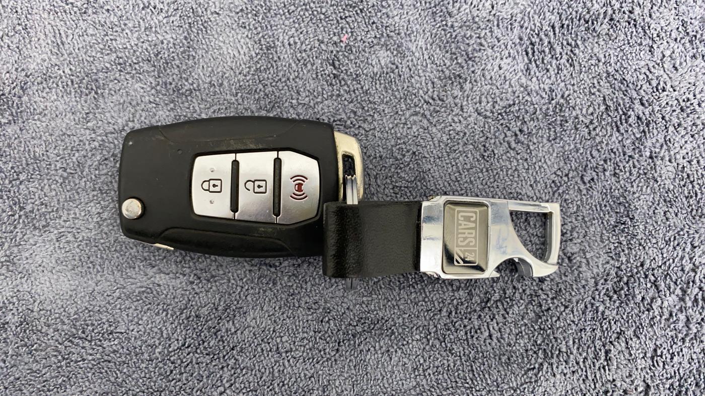 2019 Mahindra XUV300 W8 1.5 DIESEL, CNG, Manual, 71,169 km, Key Close Up