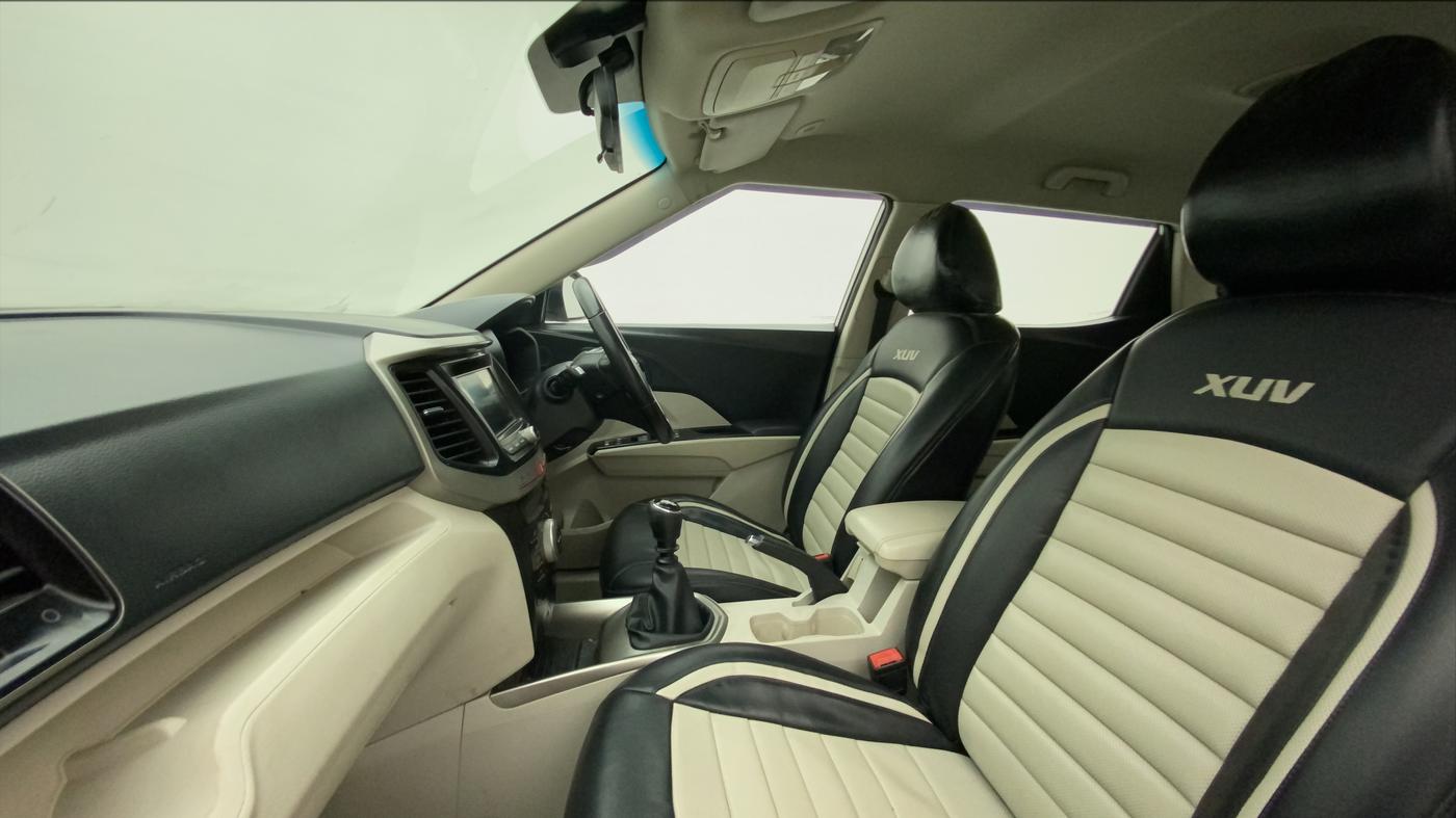 2019 Mahindra XUV300 W8 1.5 DIESEL, CNG, Manual, 71,169 km, Right Side Front Door Cabin