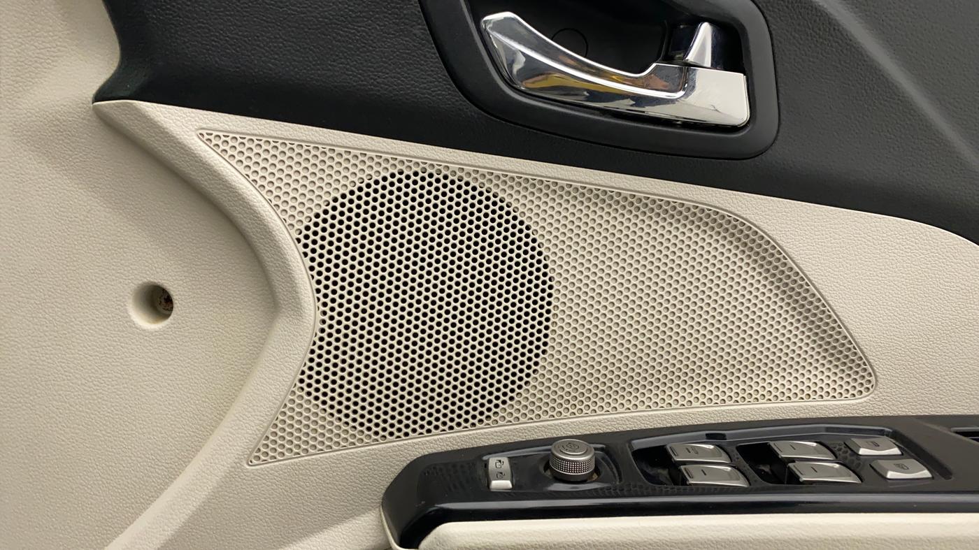 2019 Mahindra XUV300 W8 1.5 DIESEL, CNG, Manual, 71,169 km, Speaker