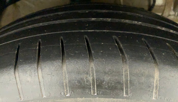 2019 Mahindra XUV300 W8 1.5 DIESEL, Diesel, Manual, 71,169 km, Right Front Tyre Tread