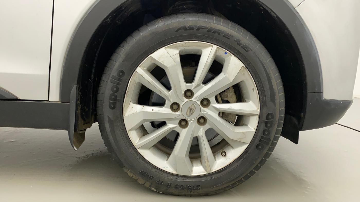 2019 Mahindra XUV300 W8 1.5 DIESEL, CNG, Manual, 71,169 km, Right Front Wheel