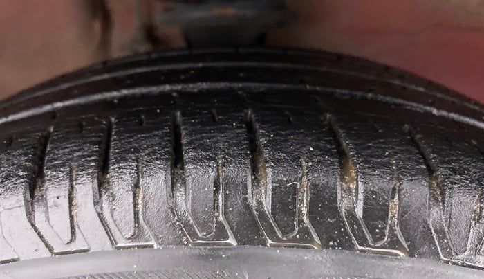 2010 Maruti Zen Estilo LXI, Petrol, Manual, 90,927 km, Right Front Tyre Tread