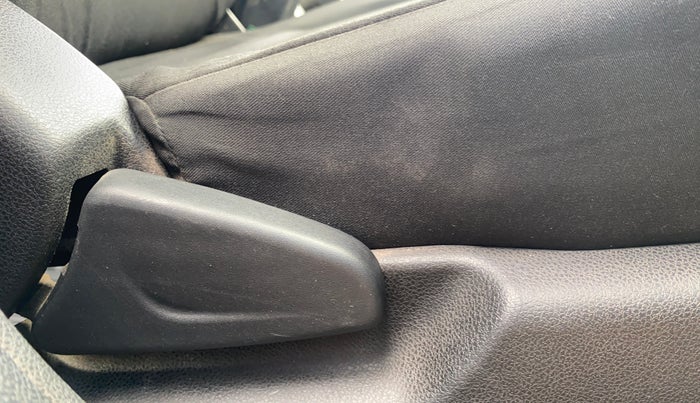 2018 Renault Kwid RXL, Petrol, Manual, 71,684 km, Driver Side Adjustment Panel