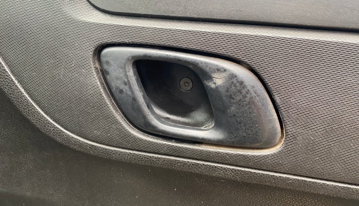 2018 Renault Kwid RXL, Petrol, Manual, 71,684 km, Driver Side Door Panels Control