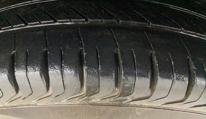 2018 Renault Kwid RXL, Petrol, Manual, 71,684 km, Right Front Tyre Tread