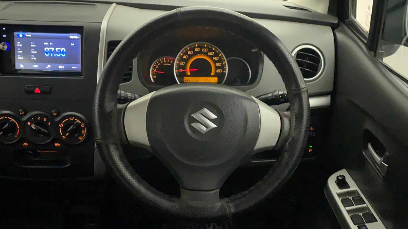 2012 Maruti Wagon R 1.0 VXI, Petrol, Manual, 43,540 km, Steering Wheel Close Up