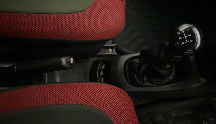 2012 Maruti Wagon R 1.0 VXI, Petrol, Manual, 43,540 km, Gear Lever