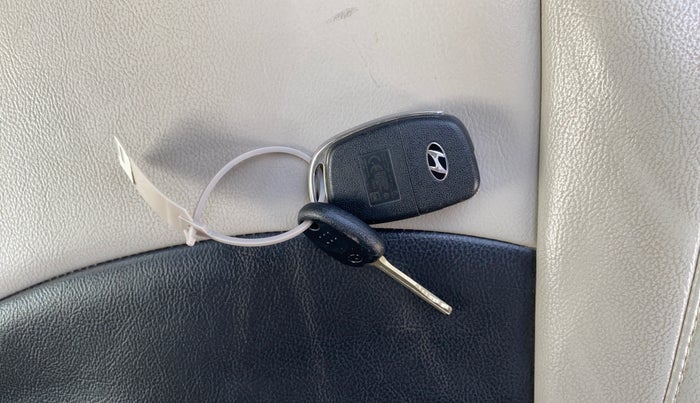 2020 Hyundai VENUE SX 1.0 TURBO, Petrol, Manual, 32,411 km, Key Close Up