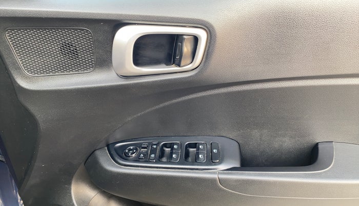 2020 Hyundai VENUE SX 1.0 TURBO, Petrol, Manual, 32,411 km, Driver Side Door Panels Control