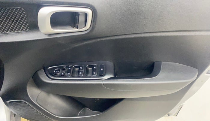 2020 Hyundai VENUE SX 1.0 TURBO, Petrol, Manual, 65,121 km, Driver Side Door Panels Control