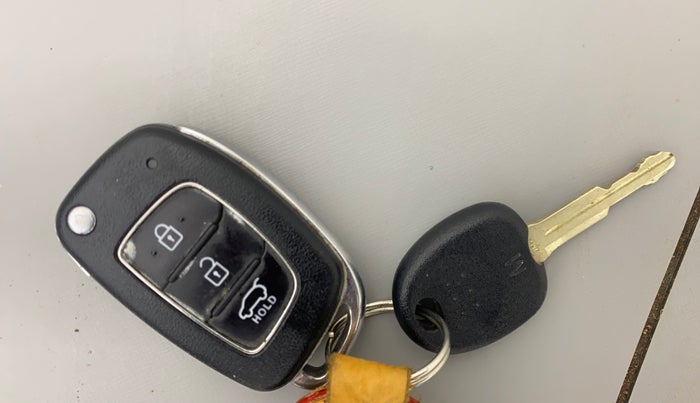 2020 Hyundai VENUE SX 1.0 TURBO, Petrol, Manual, 65,121 km, Key Close Up