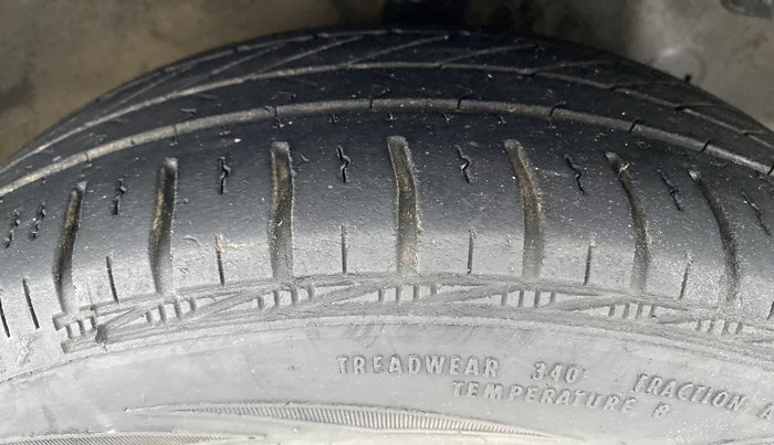 2017 Hyundai Eon ERA PLUS, Petrol, Manual, Right Front Tyre Tread