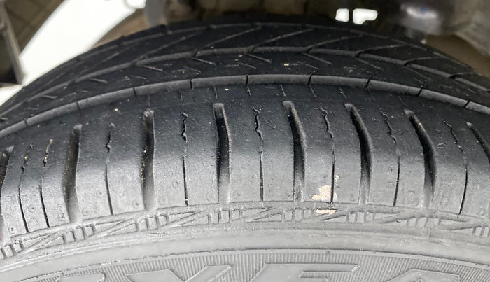 2017 Hyundai Eon ERA PLUS, Petrol, Manual, Right Rear Tyre Tread