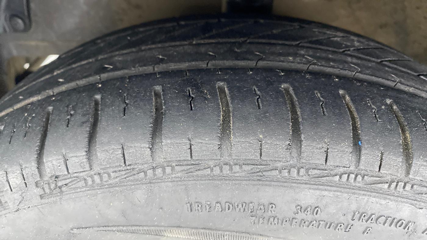 2017 Hyundai Eon ERA PLUS, Petrol, Manual, Left Front Tyre Tread