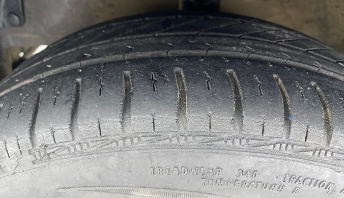 2017 Hyundai Eon ERA PLUS, Petrol, Manual, Left Front Tyre Tread