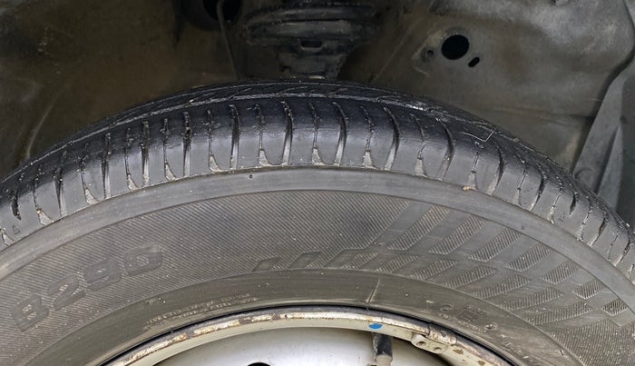 2013 Maruti Wagon R 1.0 LXI CNG, CNG, Manual, 63,165 km, Right Front Tyre Tread