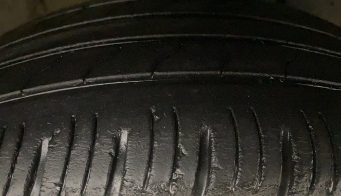 2021 Hyundai VENUE SX 1.5 CRDI, Diesel, Manual, 30,409 km, Right Front Tyre Tread