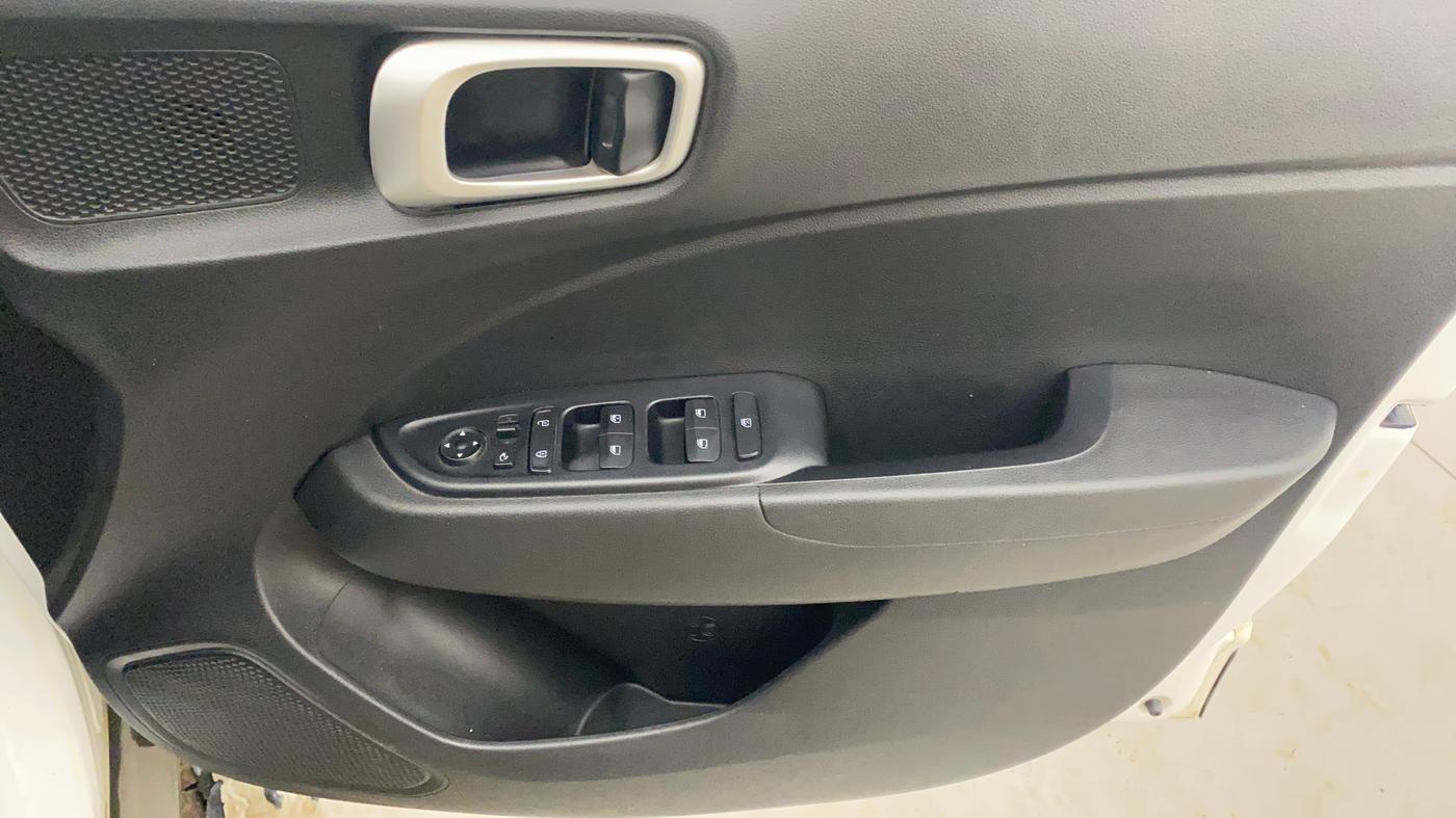 2021 Hyundai VENUE SX 1.5 CRDI, Diesel, Manual, 30,500 km, Driver Side Door Panels Control