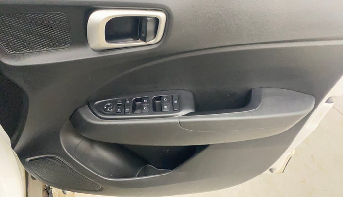 2021 Hyundai VENUE SX 1.5 CRDI, Diesel, Manual, 30,409 km, Driver Side Door Panels Control