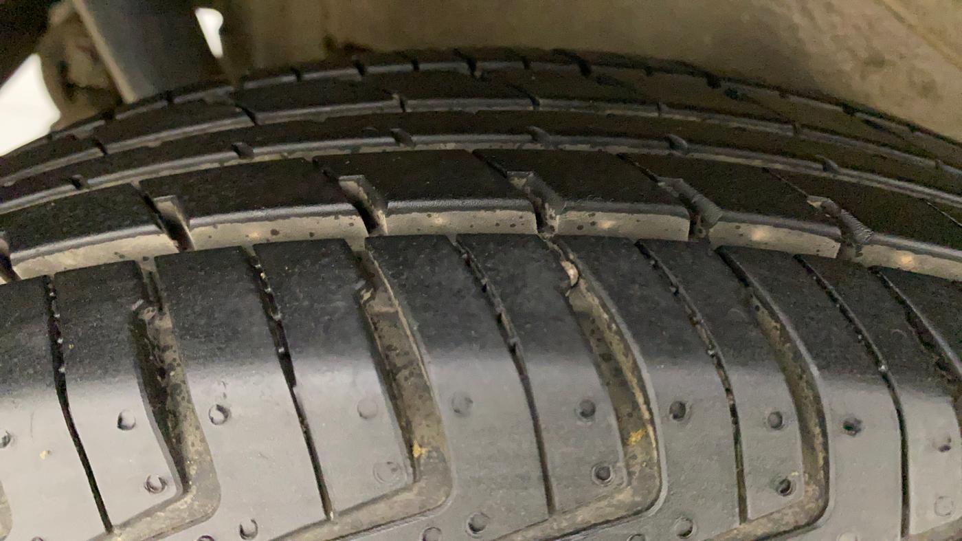 2011 Maruti Wagon R 1.0 LXI, Petrol, Manual, 43,295 km, Right Rear Tyre Tread