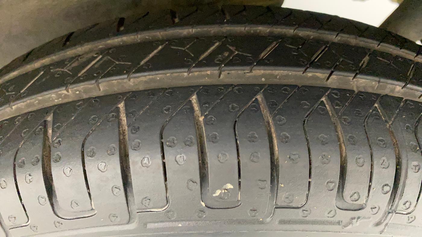 2011 Maruti Wagon R 1.0 LXI, Petrol, Manual, 43,295 km, Left Rear Tyre Tread