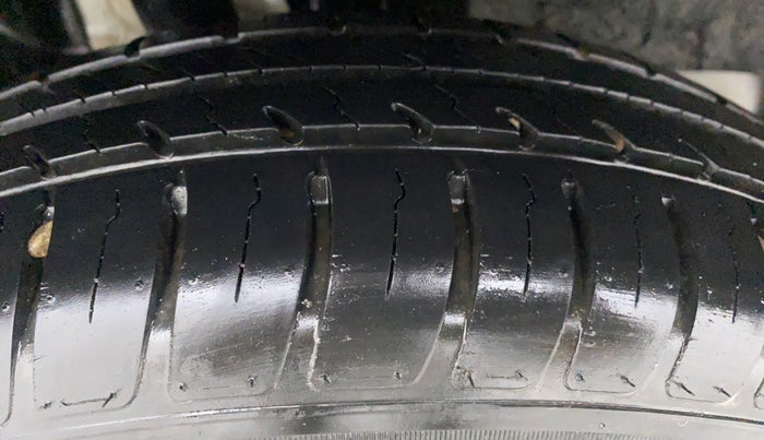 2020 Maruti Swift LXI, Petrol, Manual, 2,297 km, Right Rear Tyre Tread