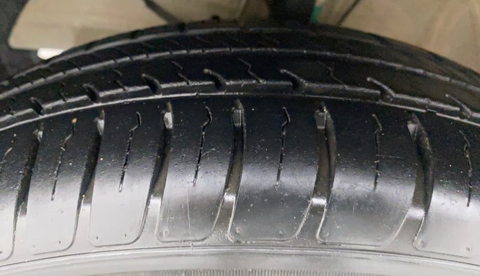 2020 Maruti Swift LXI, Petrol, Manual, 2,297 km, Left Front Tyre Tread