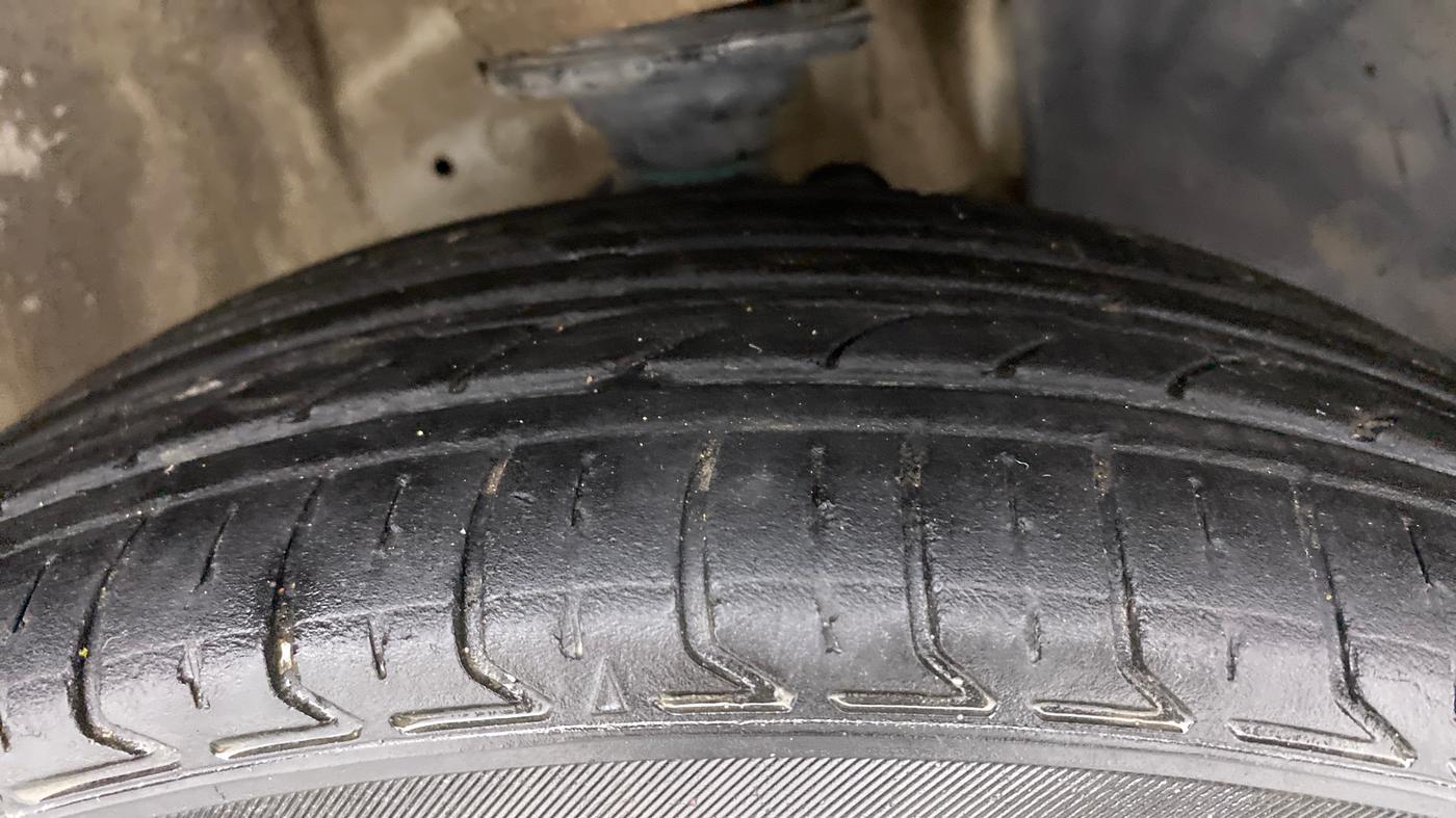 2017 Maruti IGNIS ZETA 1.3 AMT, Diesel, Automatic, 1,05,105 km, Right Front Tyre Tread
