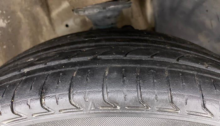 2017 Maruti IGNIS ZETA 1.3 AMT, Diesel, Automatic, 1,05,105 km, Right Front Tyre Tread