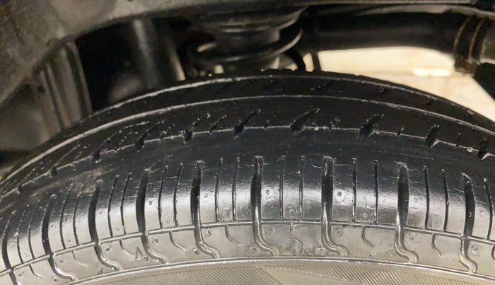 2013 Maruti Alto 800 LXI, Petrol, Manual, 73,393 km, Left Rear Tyre Tread