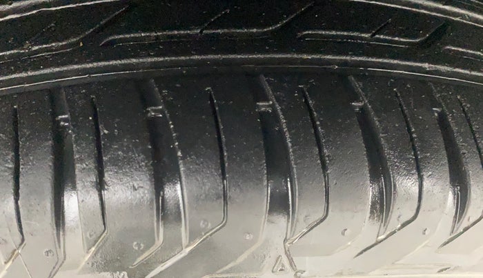 2014 Nissan Terrano XL (P), Petrol, Manual, 77,126 km, Left Front Tyre Tread