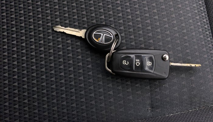 2018 Tata Tiago XZA PETROL, Petrol, Automatic, 99,435 km, Key Close Up