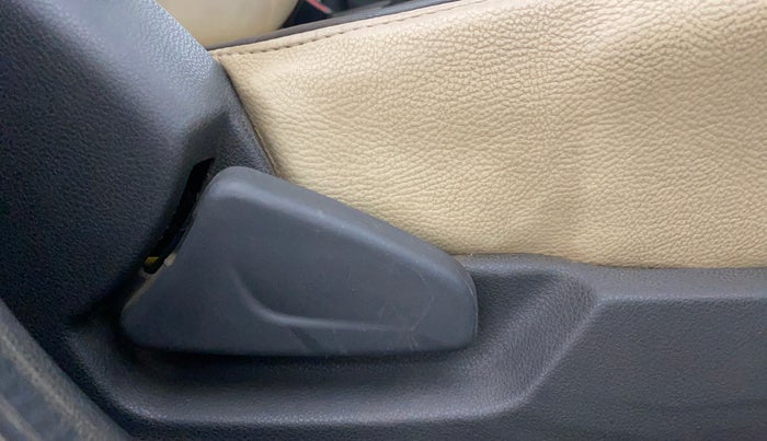 2016 Renault Kwid RXT 0.8, Petrol, Manual, 43,670 km, Driver Side Adjustment Panel