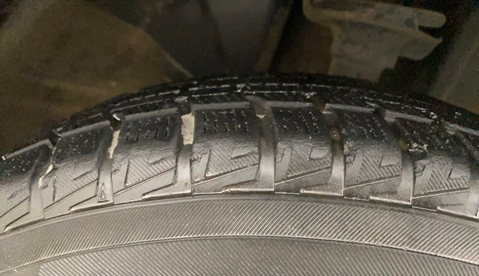 2016 Renault Kwid RXT 0.8, Petrol, Manual, 43,670 km, Right Front Tyre Tread