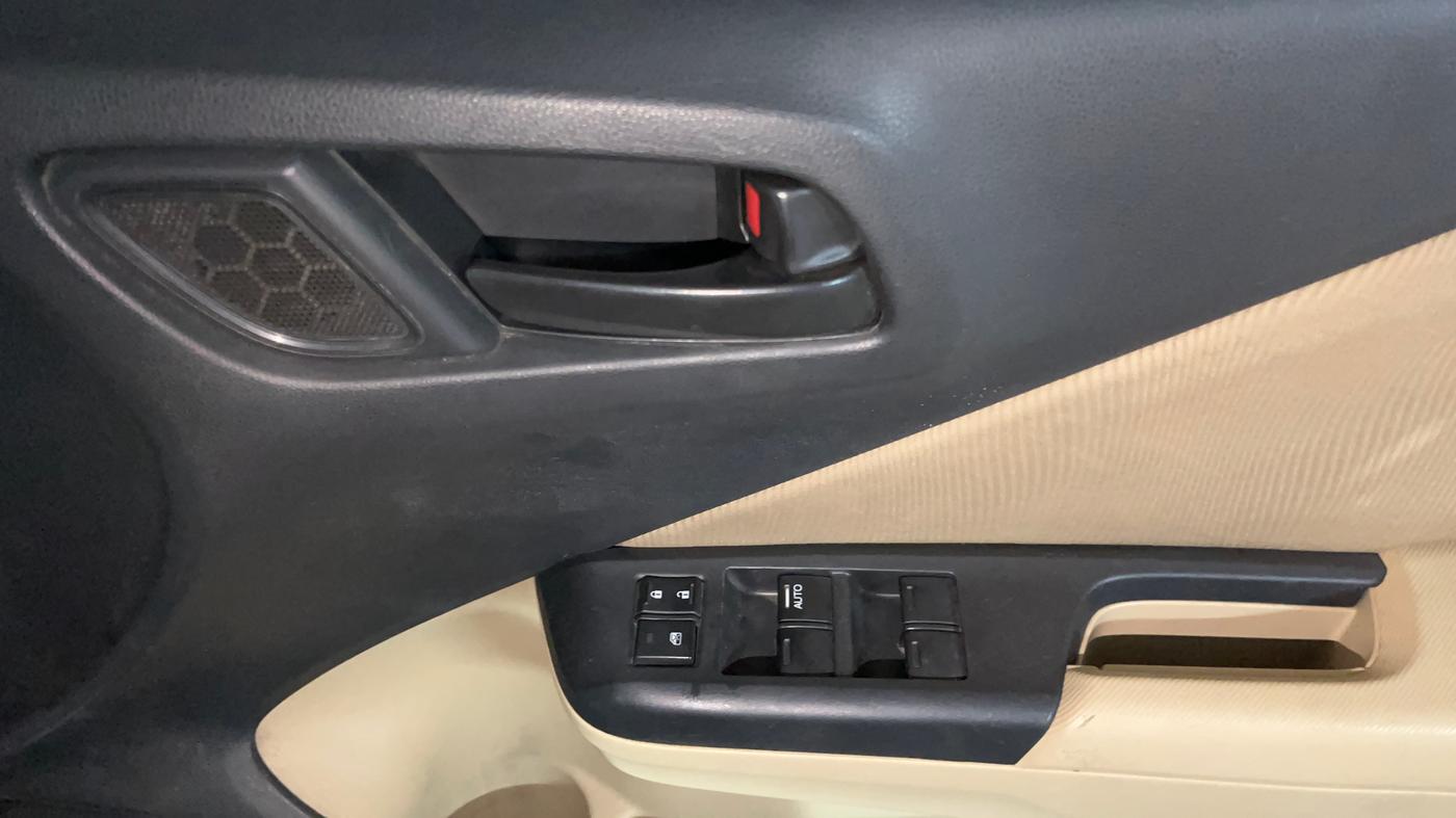 2014 Honda City 1.5L I-VTEC SV, CNG, Manual, 66,564 km, Driver Side Door Panels Control