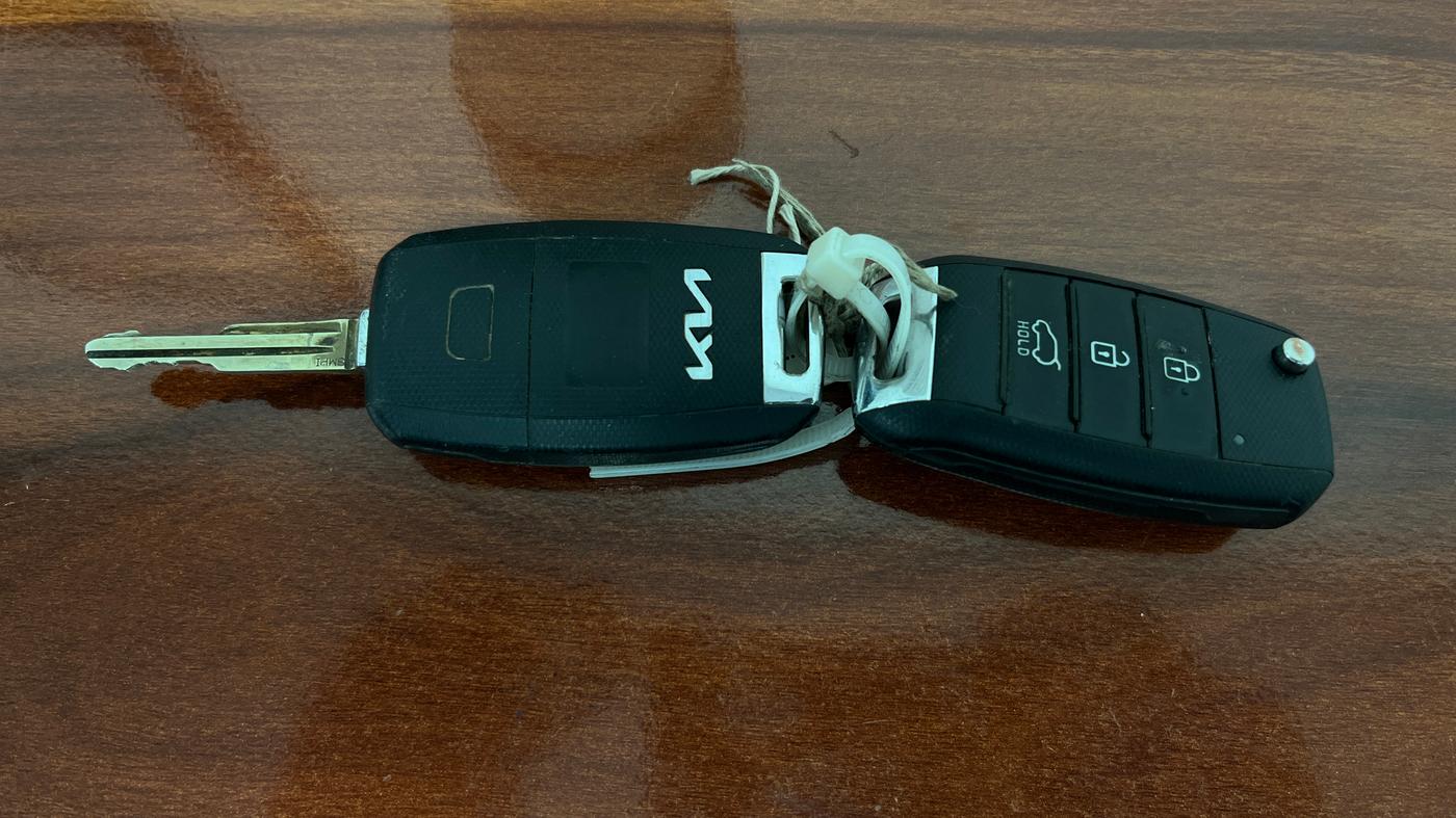 2023 KIA CARENS PRESTIGE 1.5 PETROL 7 STR, Petrol, Manual, 28,858 km, Key Close Up