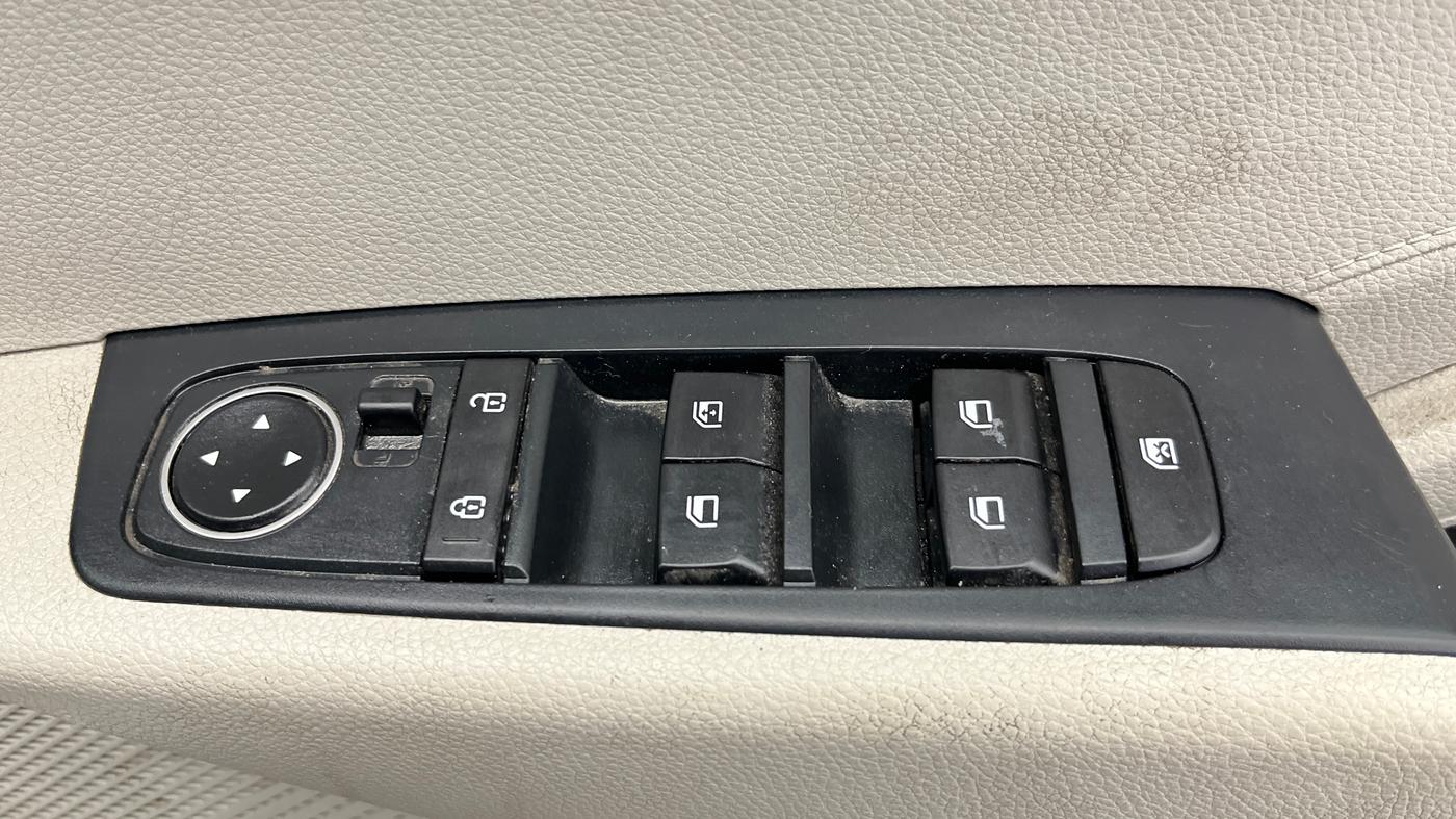 2023 KIA CARENS PRESTIGE 1.5 PETROL 7 STR, Petrol, Manual, 28,858 km, Driver Side Door Panels Control