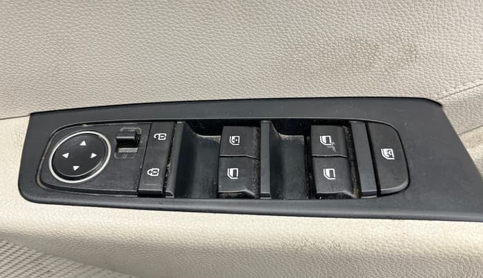2023 KIA CARENS PRESTIGE 1.5 PETROL 7 STR, Petrol, Manual, 28,858 km, Driver Side Door Panels Control