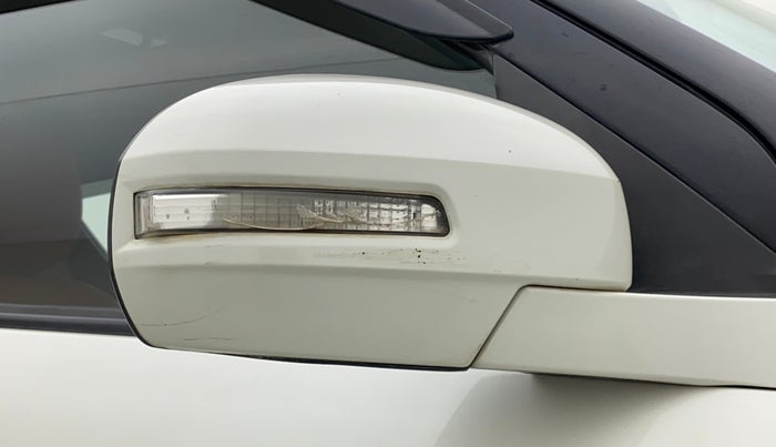 2012 Maruti Swift VXI, Petrol, Manual, 61,377 km, Right rear-view mirror - Indicator light has minor damage