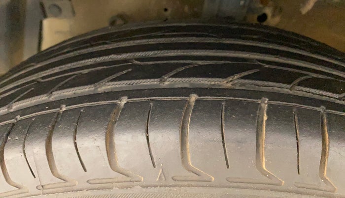2012 Maruti Swift VXI, Petrol, Manual, 61,377 km, Left Front Tyre Tread