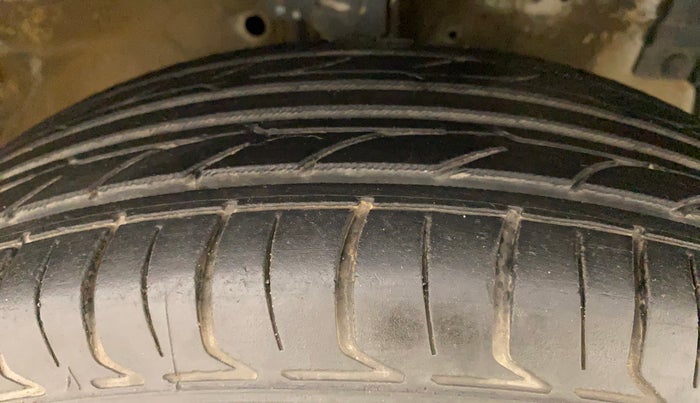 2012 Maruti Swift VXI, Petrol, Manual, 61,377 km, Right Front Tyre Tread