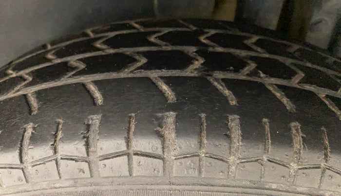 2012 Maruti Swift VXI, Petrol, Manual, 61,377 km, Left Rear Tyre Tread