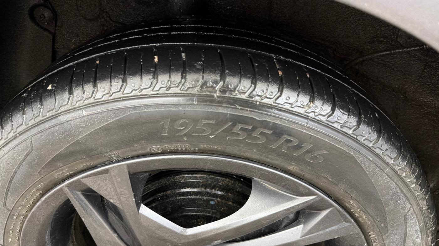 2022 Hyundai NEW I20 SPORTZ 1.2 MT, Petrol, Manual, 64,813 km, Right Rear Tyre Tread