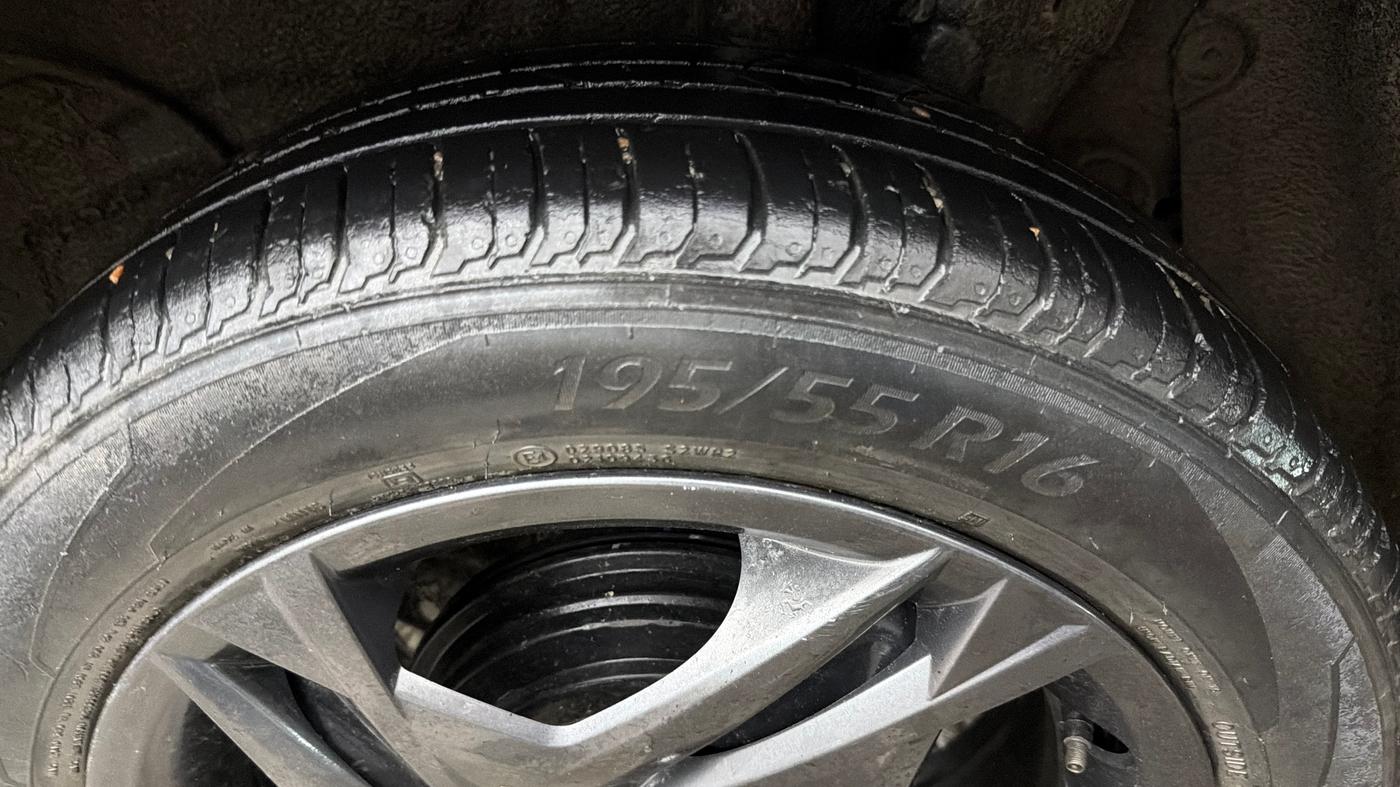 2022 Hyundai NEW I20 SPORTZ 1.2 MT, Petrol, Manual, 64,813 km, Left Rear Tyre Tread