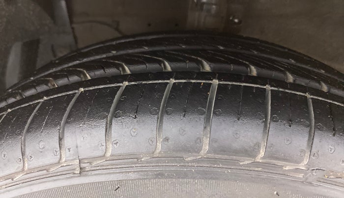 2019 Maruti Ciaz DELTA AT 1.5 SHVS PETROL, Petrol, Automatic, 69,022 km, Left Front Tyre Tread